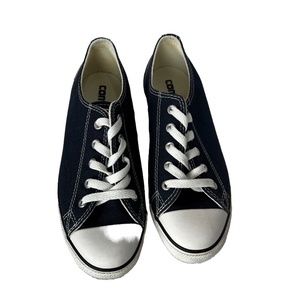 CONVERSE WOMAN'S DAINTY CANVAS LOW TOP SNEAKER NAVY SIZE 6 LIKE NEW!